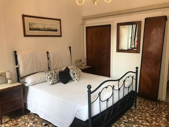 B&B Al Teatro With Canal View Venecia Exterior foto