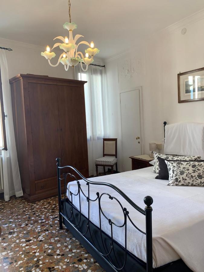 B&B Al Teatro With Canal View Venecia Exterior foto