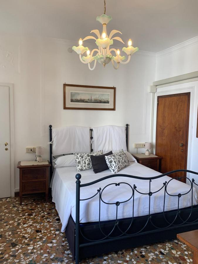 B&B Al Teatro With Canal View Venecia Exterior foto