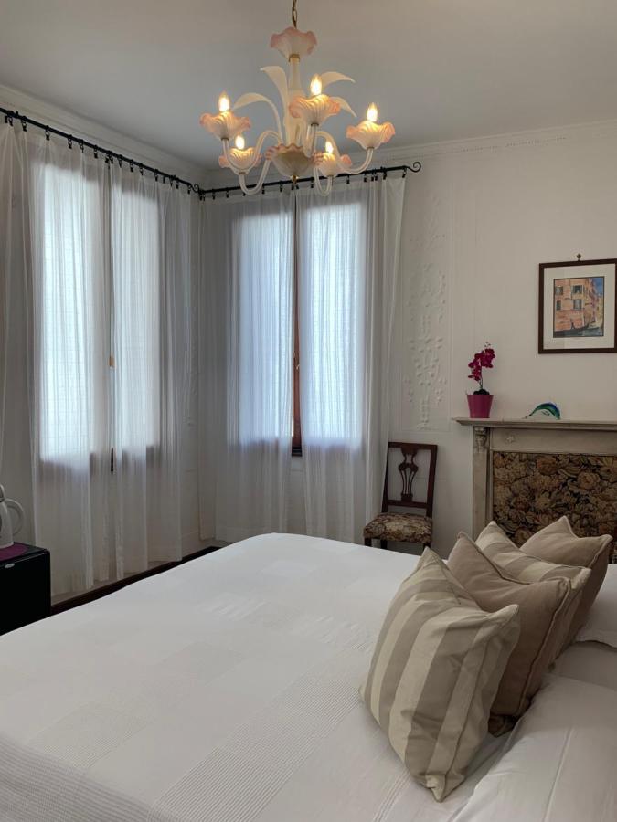 B&B Al Teatro With Canal View Venecia Exterior foto